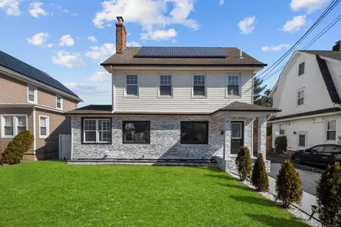 29 Parsons Dr, Hempstead, NY 11550