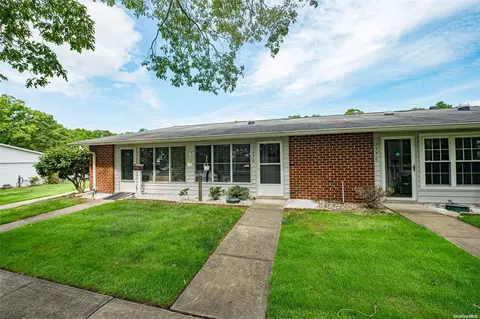 197 Newcastle Ct #B, Ridge, NY 11961