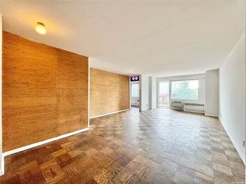 86-15 Broadway #4E, New York, NY 11373