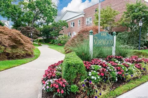 195 N Village Ave #E-1, Rockville Centre, NY 11570