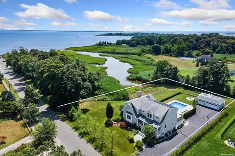 14 Maple Ave, East Moriches, NY 11940