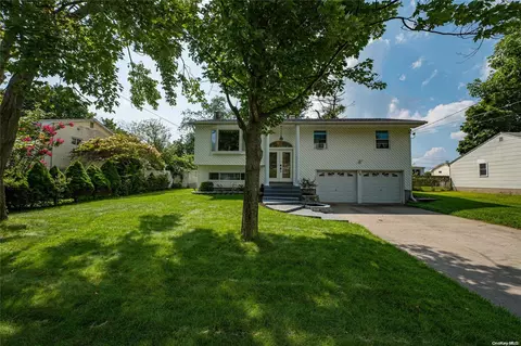 36 Swallow Ln, Brentwood, NY 11717