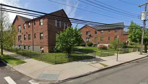 202-08 Rocky Hill Rd #82B, Bayside, NY 11361