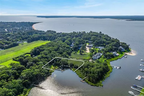 255 Peconic Bay Blvd, Riverhead, NY 11931