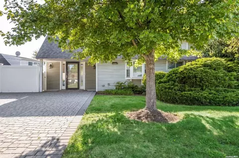68 Sleepy Ln, Hicksville, NY 11801