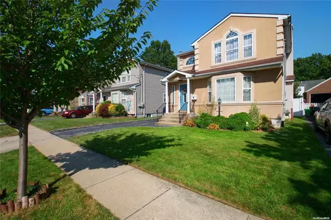 612 S 8th St, North Hempstead, NY 11040