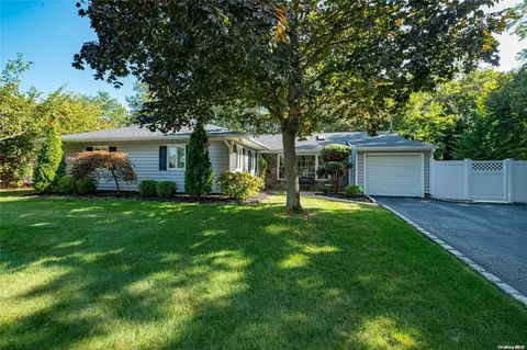 8 Rodney St, Port Jefferson Station, NY 11776