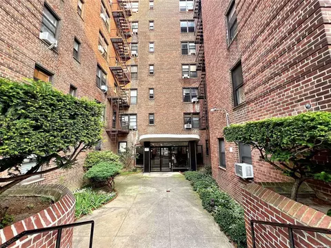 8360 Vietor Ave #2C, New York, NY 11373