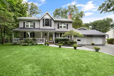 3 Campden Ln, Commack, NY 11725