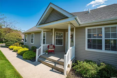 51 Goose Neck Ln #51, Riverhead, NY 11901