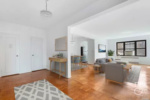 67-76 Booth St #7B, Forest Hills, NY 11375