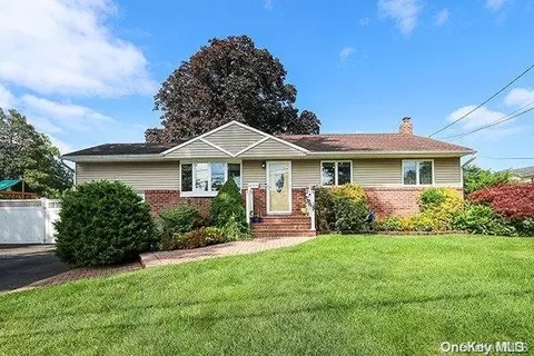 37 Bernard Ln, Commack, NY 11725