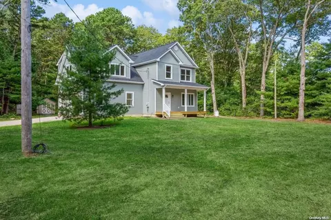 12 Dew Flag Rd, Ridge, NY 11961