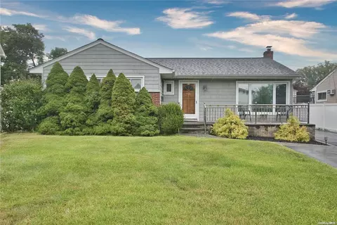 309 Spruce Ln, East Meadow, NY 11554