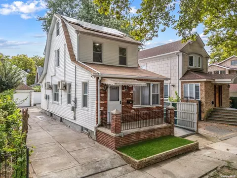 160-16 73rd Ave, New York, NY 11366