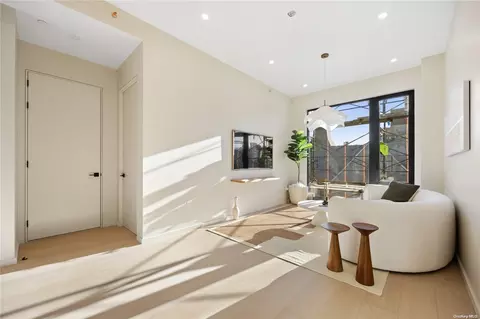 31-16 21st St #3B, Astoria, NY 11106