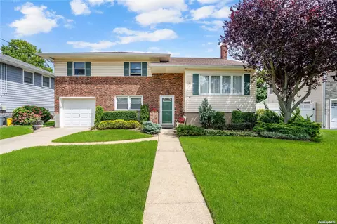 172 Richard Pl, Massapequa Park, NY 11762