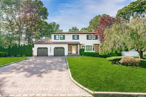 4 Elan Ln, Ronkonkoma, NY 11779