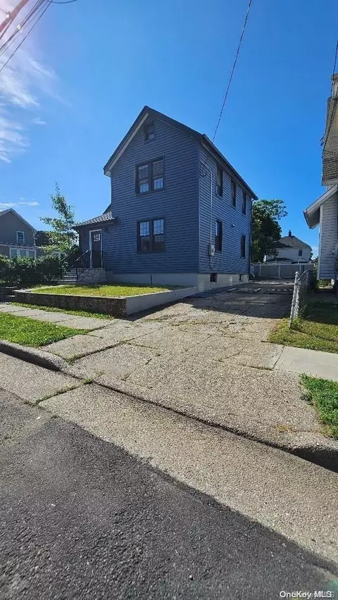166 Yale St, Hempstead, NY 11550