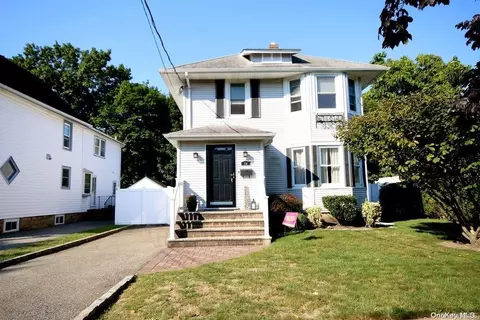 714 Clemons St, Bellmore, NY 11710