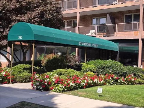 20 Wendell St #24A, Hempstead, NY 11550
