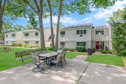54 Richmond Blvd #3A, Ronkonkoma, NY 11779