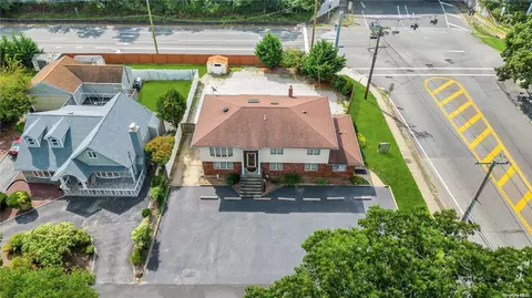 86 Atlanta St, Bay Shore, NY 11706
