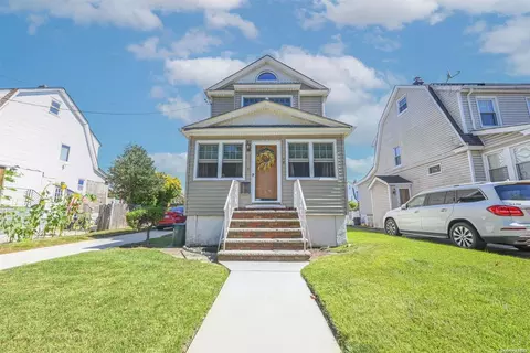 48 Fairfield St, Valley Stream, NY 11581