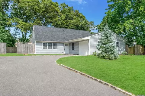 3 Parnet Ct, Port Jefferson Station, NY 11776