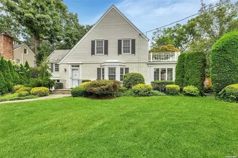 20 Briarcliff Dr, North Hempstead, NY 11050