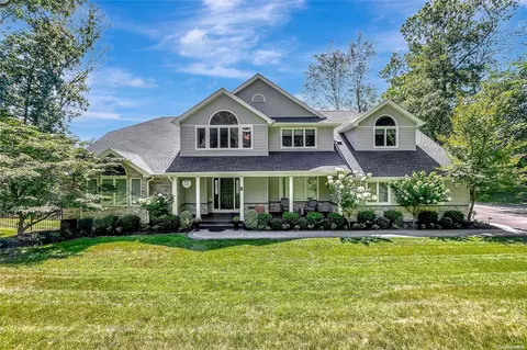 8 Riverview Ter, Smithtown, NY 11787