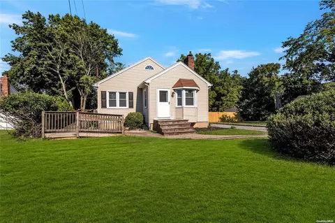 10 South Ave, Smithtown, NY 11787