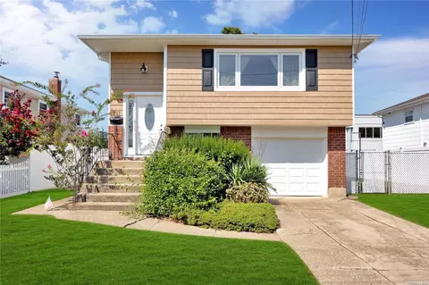 207 N Virginia Ave, Massapequa, NY 11758