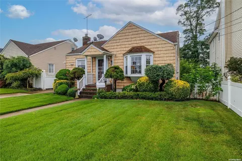 1069 Jackson Ave, Franklin Square, NY 11010