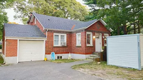 1011 Mastic Rd, Mastic, NY 11950