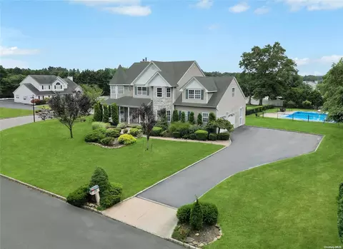 56 Deer Ln, Manorville, NY 11949
