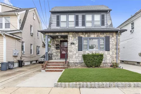 10 Starks Pl, Lynbrook, NY 11563