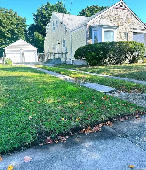 761 N William St, Baldwin, NY 11510