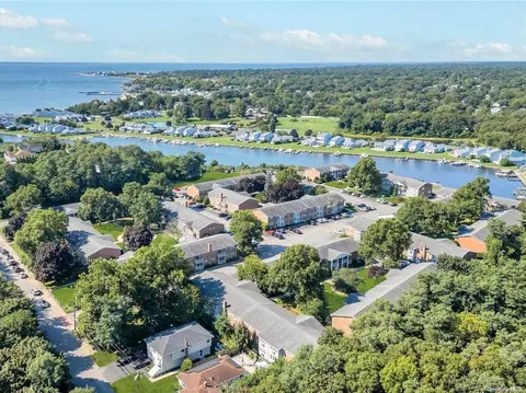 41 Fairharbor Dr #41, Patchogue, NY 11772