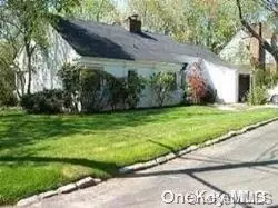 48 Berkshire Rd, North Hempstead, NY 11023