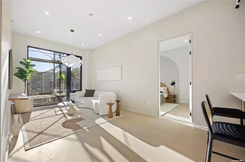 31-16 21st St #4E, Astoria, NY 11106
