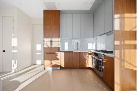 31-16 21st St #5C, Astoria, NY 11106