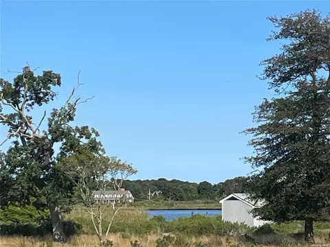 553 Main St, Southampton, NY 11978