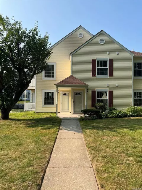 245 Fairview Cir #245, Middle Island, NY 11953