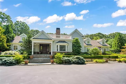 6 Rolling Hill Rd, North Hempstead, NY 11568
