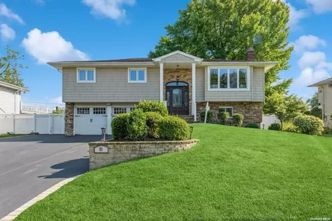 91 Harvest Ln, Commack, NY 11725