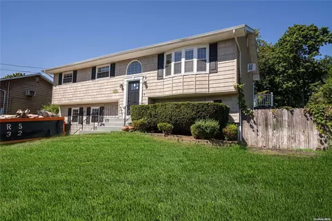 111 Jamie St, Islip Terrace, NY 11752