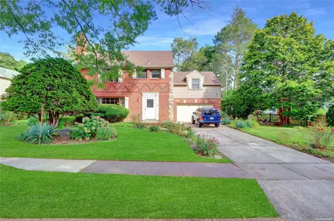 551 Jefferson St, North Hempstead, NY 11590