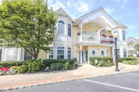 809 Emily Dr #809, Patchogue, NY 11772