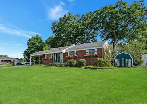 46 Bowdoin Rd, Centereach, NY 11720